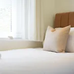 Delightful Beachfront - 2 Bedrooms Sleeps 4 - Parking & Stunning Views Filey