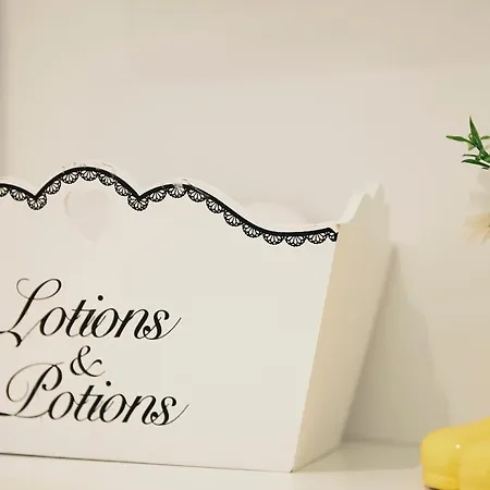 Apartment Delightful Beachfront - 2 Bedrooms Sleeps 4 - Parking & Stunning Views Filey