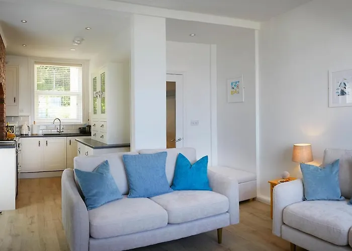 Delightful Beachfront - 2 Bedrooms Sleeps 4 - Parking & Stunning Views Appartement Filey