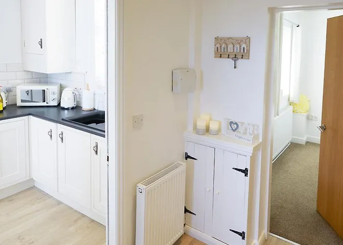 Delightful Beachfront - 2 Bedrooms Sleeps 4 - Parking & Stunning Views