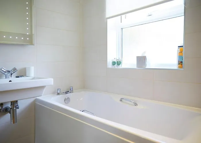 Appartement Delightful Beachfront - 2 Bedrooms Sleeps 4 - Parking & Stunning Views