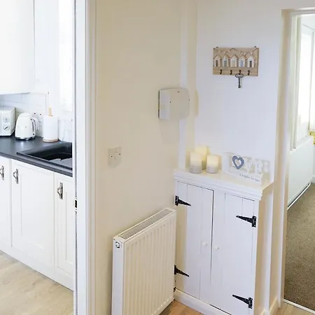 Delightful Beachfront - 2 Bedrooms Sleeps 4 - Parking & Stunning Views